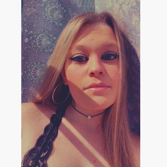 Meet your Posher, Alexis - Picture 1 of 1